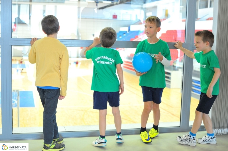 Sportszer adomány - fotó Szarka Lajos