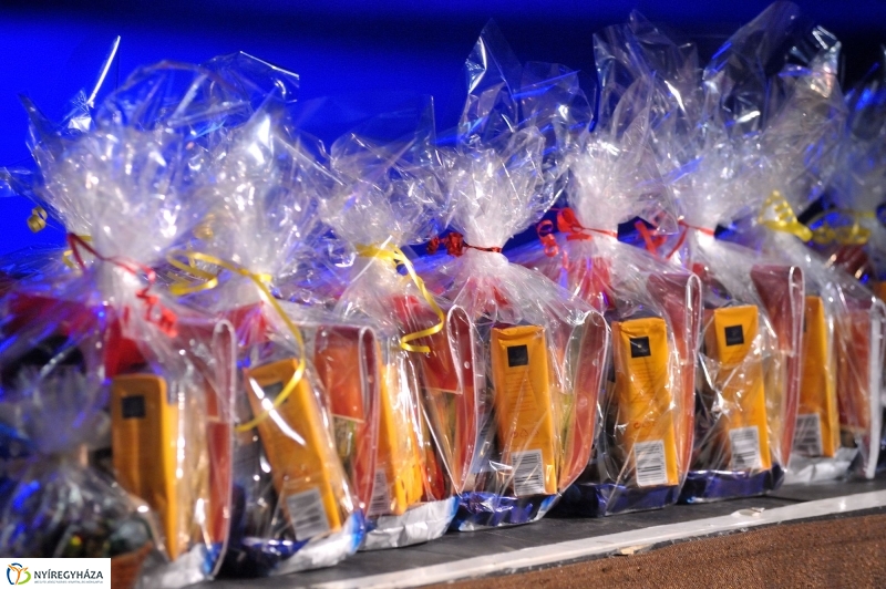 Ajándék nyugdíjasoknak - fotó Szarka Lajos