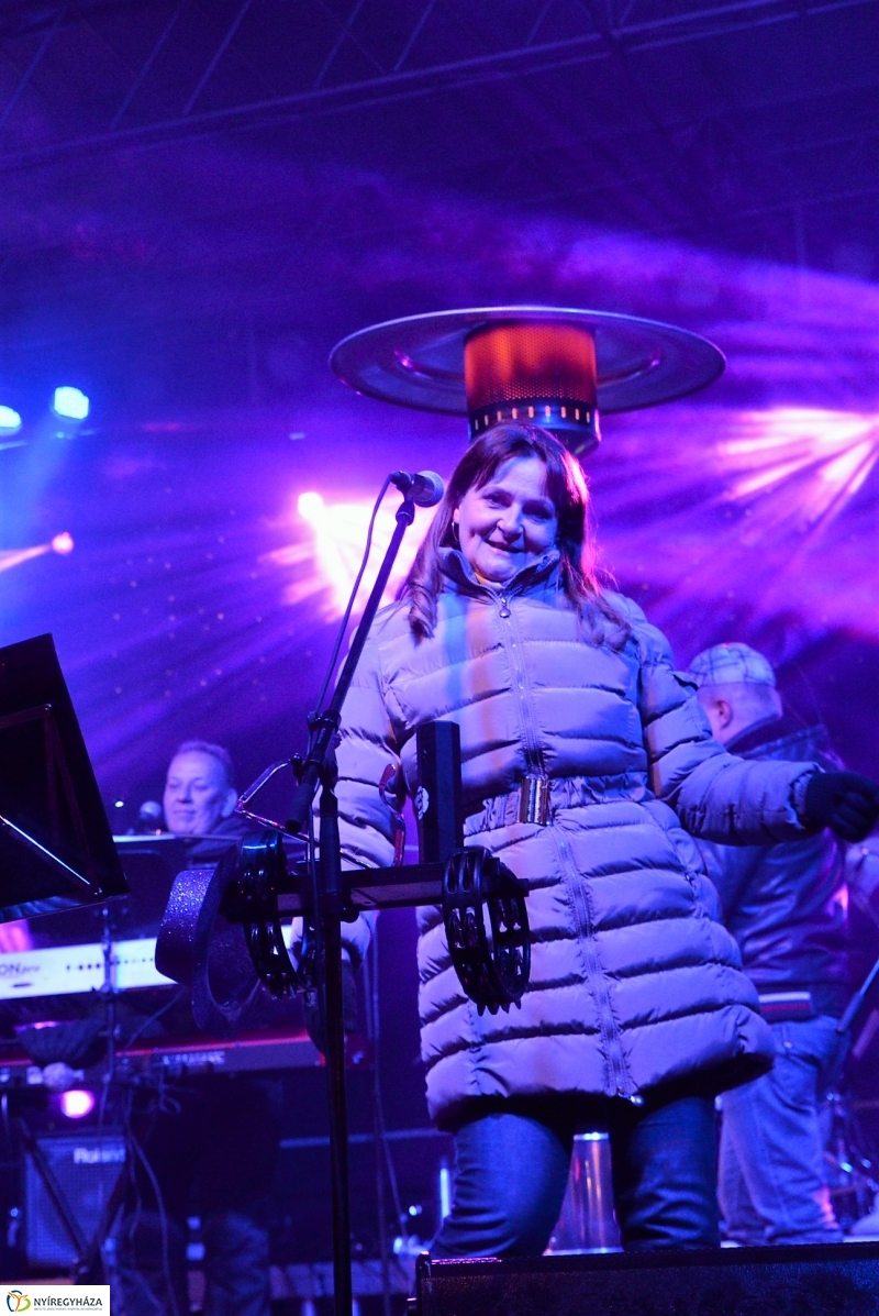 Szilveszteri utcabál a Kossuth téren