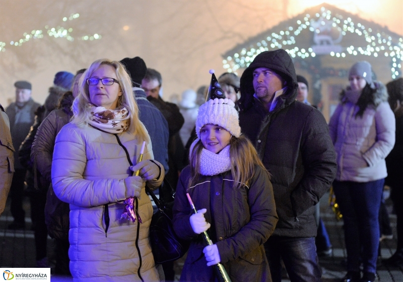 Szilveszteri utcabál a Kossuth téren