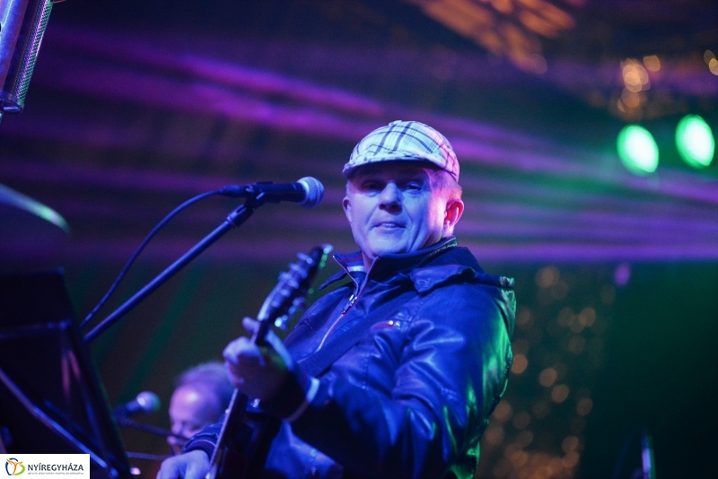 Szilveszteri utcabál a Kossuth téren