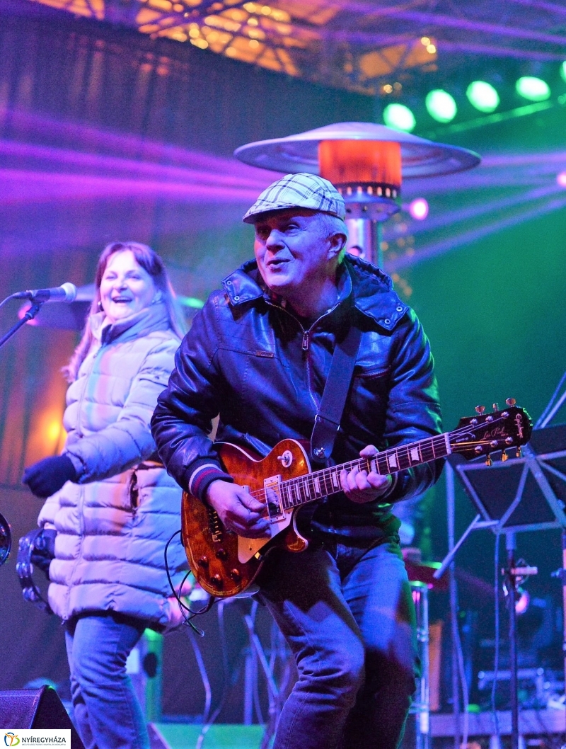 Szilveszteri utcabál a Kossuth téren