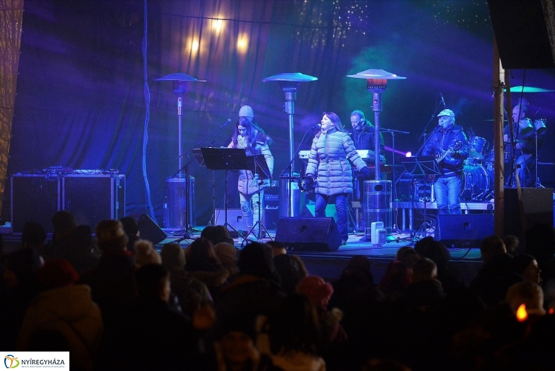 Szilveszteri utcabál a Kossuth téren