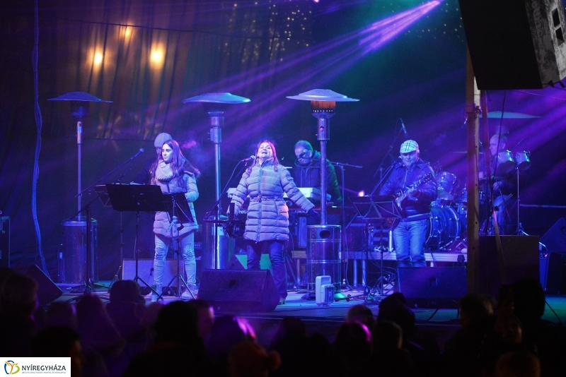 Szilveszteri utcabál a Kossuth téren