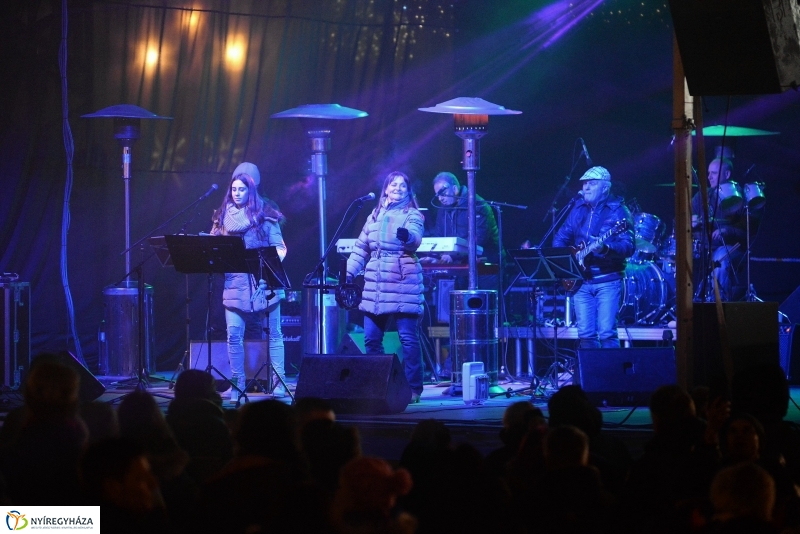 Szilveszteri utcabál a Kossuth téren