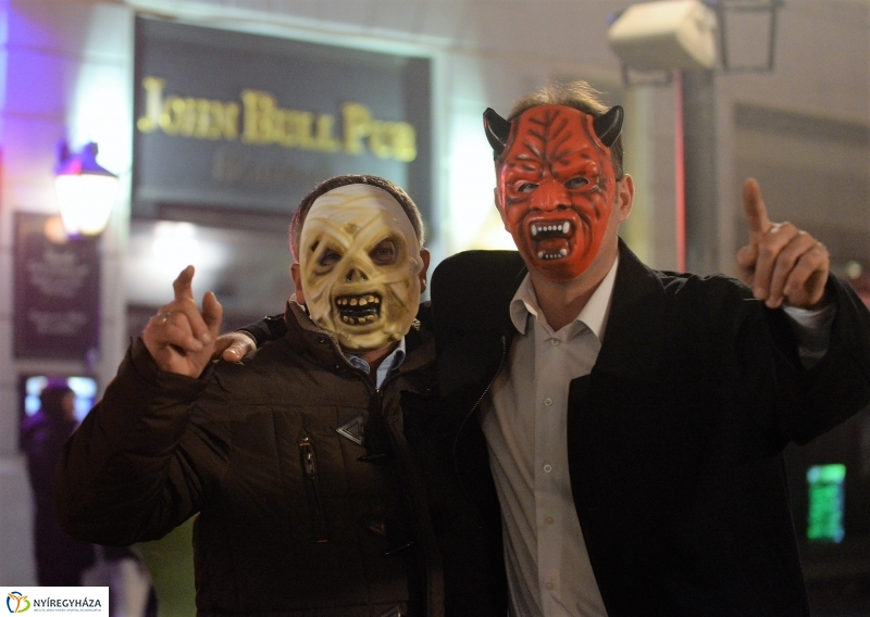 Szilveszteri utcabál a Kossuth téren