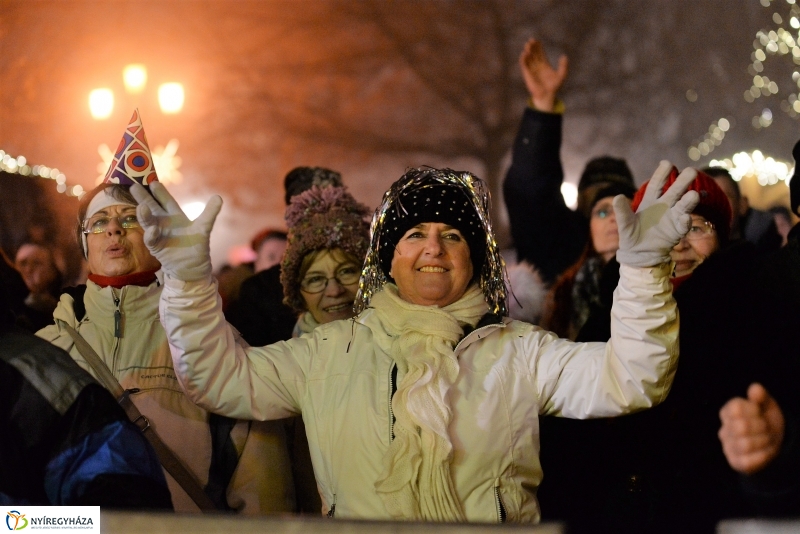Szilveszteri utcabál a Kossuth téren