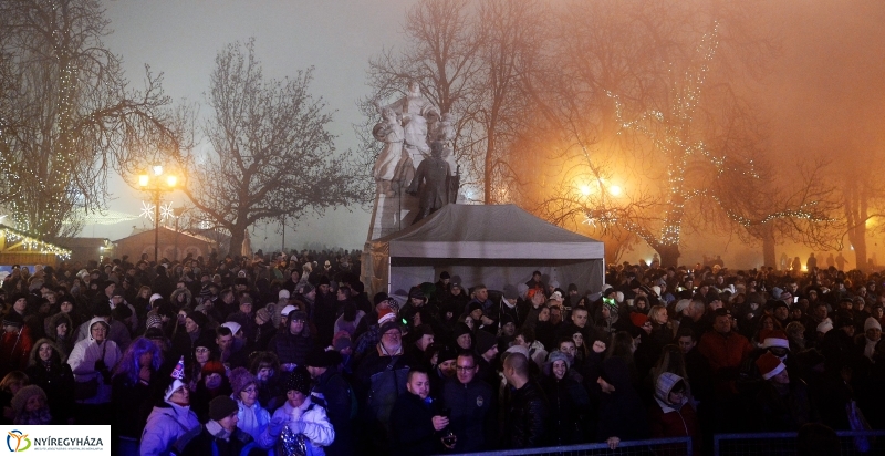 Szilveszteri utcabál a Kossuth téren