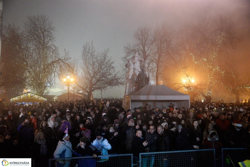 Szilveszteri utcabál a Kossuth téren