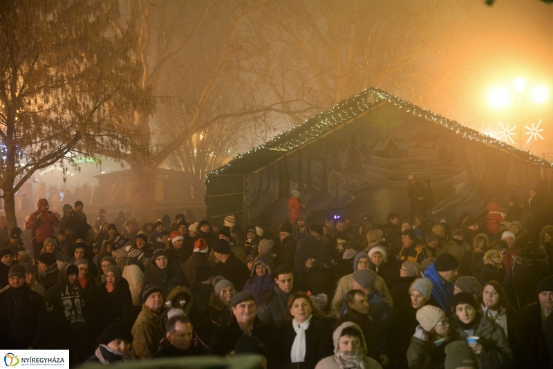 Szilveszteri utcabál a Kossuth téren