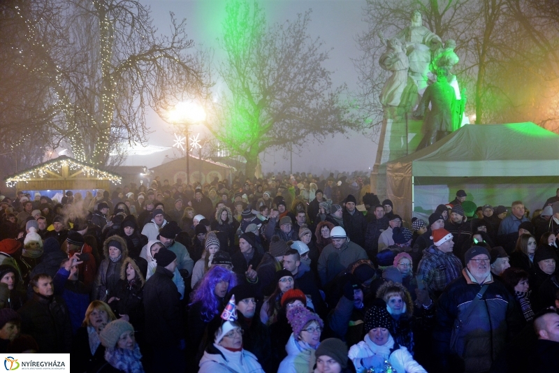 Szilveszteri utcabál a Kossuth téren