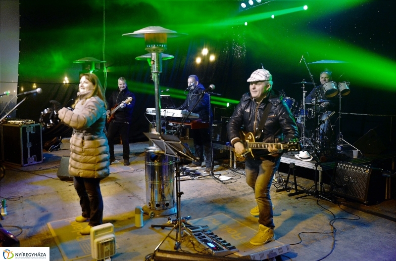 Szilveszteri utcabál a Kossuth téren