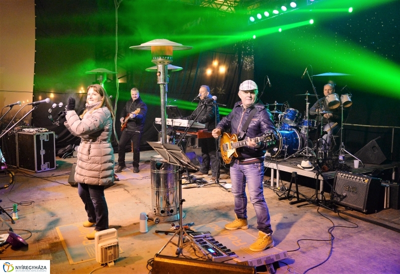 Szilveszteri utcabál a Kossuth téren