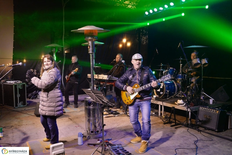 Szilveszteri utcabál a Kossuth téren