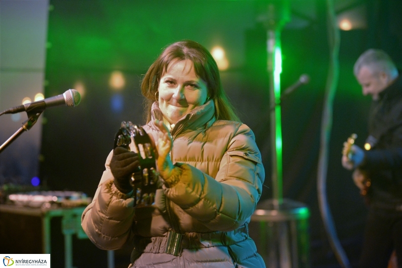 Szilveszteri utcabál a Kossuth téren