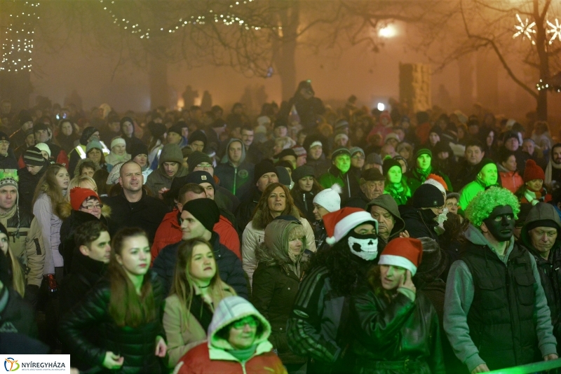 Szilveszteri utcabál a Kossuth téren