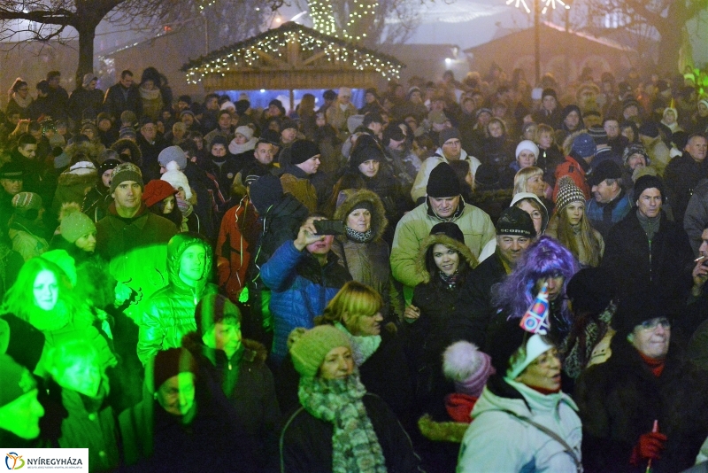 Szilveszteri utcabál a Kossuth téren