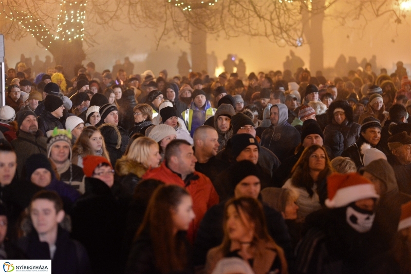 Szilveszteri utcabál a Kossuth téren