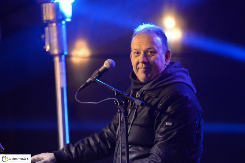 Szilveszteri utcabál a Kossuth téren