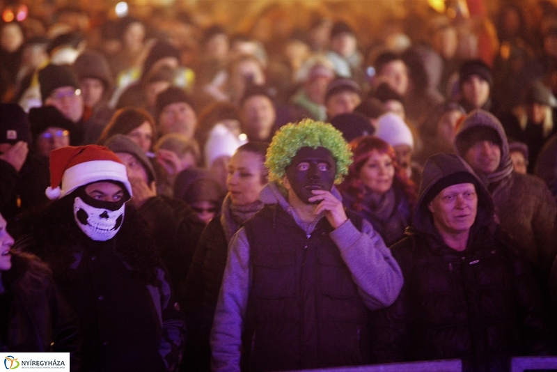 Szilveszteri utcabál a Kossuth téren