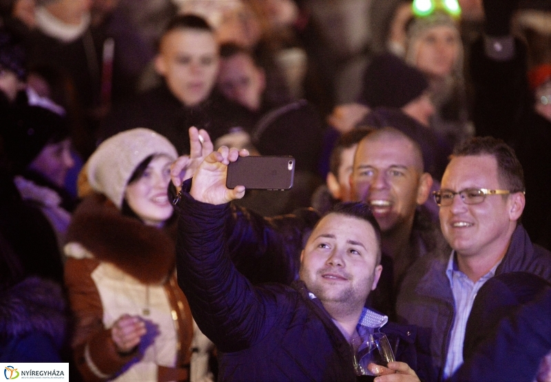 Szilveszteri utcabál a Kossuth téren