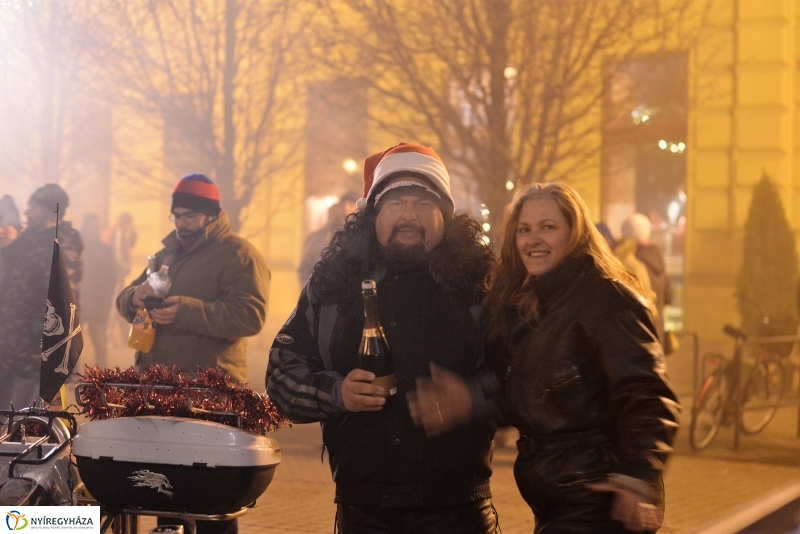 Szilveszteri utcabál a Kossuth téren