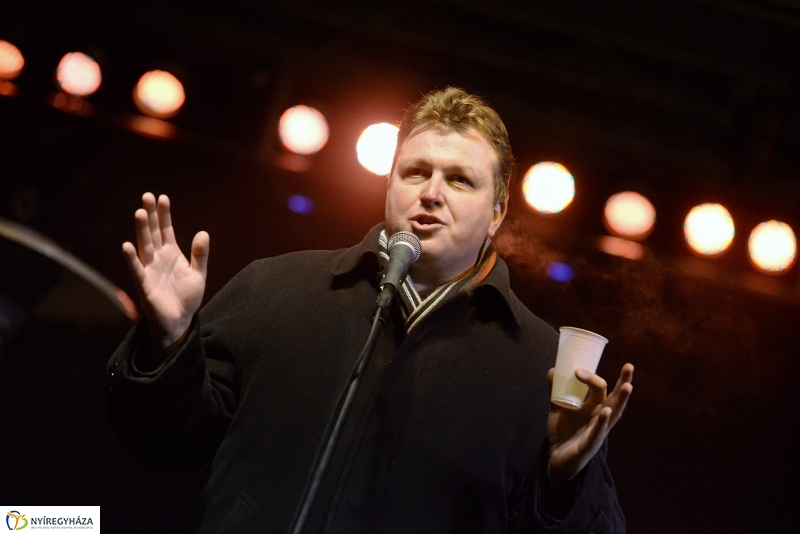 Szilveszteri utcabál a Kossuth téren