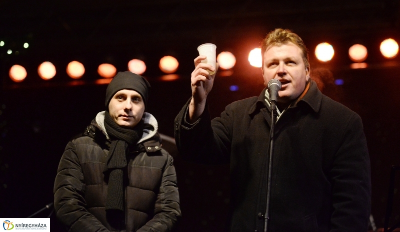 Szilveszteri utcabál a Kossuth téren