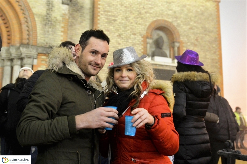 Szilveszteri utcabál a Kossuth téren