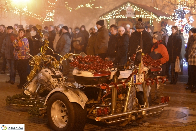 Szilveszteri utcabál a Kossuth téren