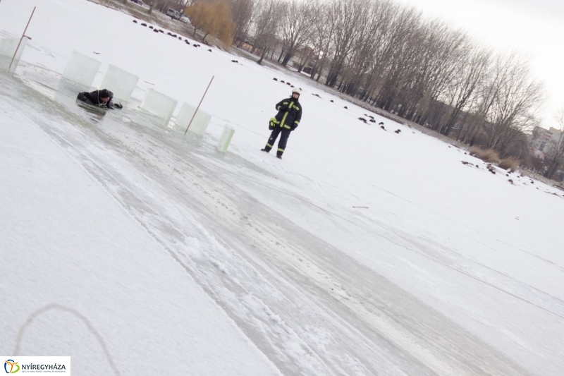 Jégről mentés a Bujtoson - fotó Szarka Lajos