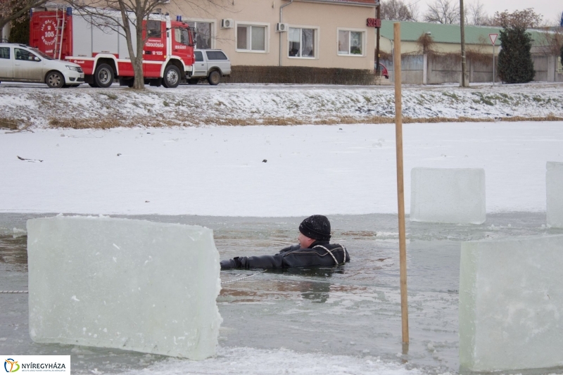 Jégről mentés a Bujtoson - fotó Szarka Lajos