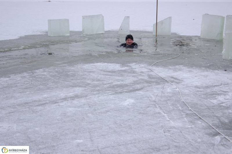Jégről mentés a Bujtoson - fotó Szarka Lajos