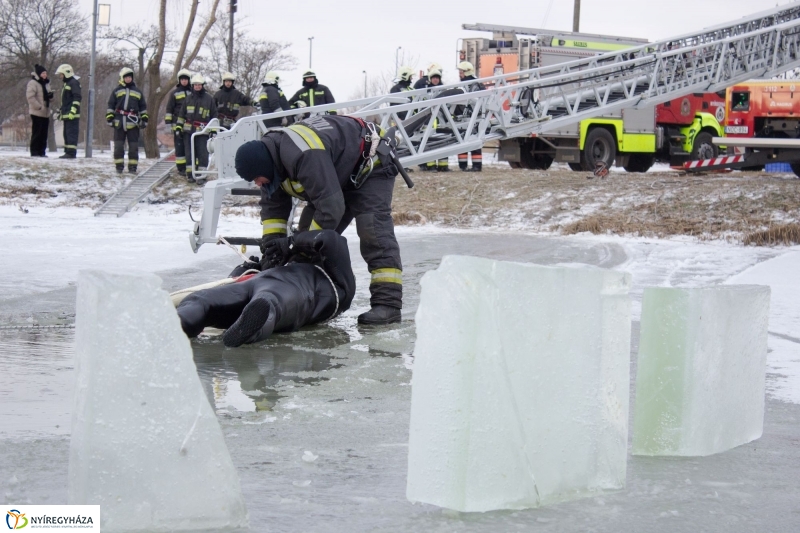 Jégről mentés a Bujtoson - fotó Szarka Lajos
