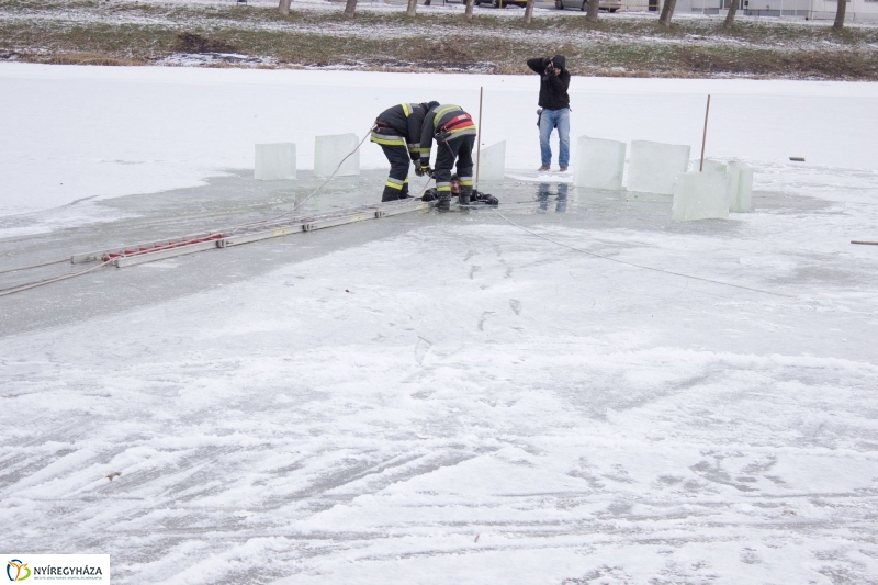 Jégről mentés a Bujtoson - fotó Szarka Lajos