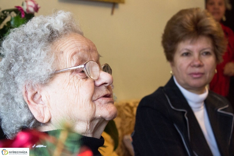 Szépkorú köszöntése Árvai Sándorné - fotó Szarka Lajos
