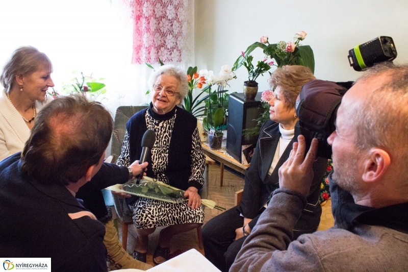 Szépkorú köszöntése Árvai Sándorné - fotó Szarka Lajos