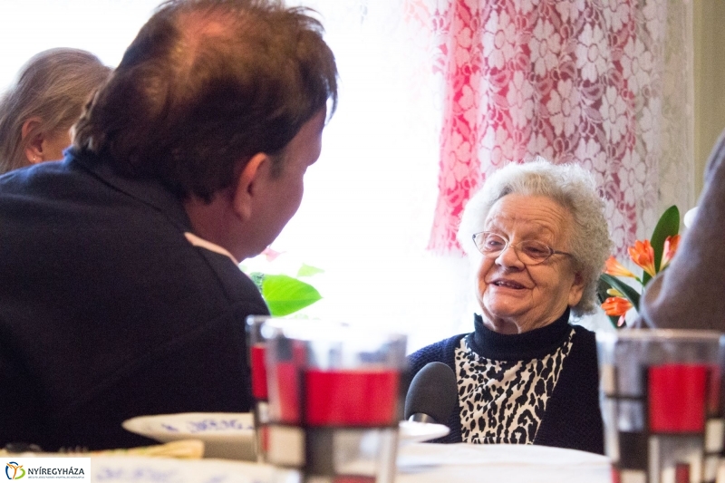 Szépkorú köszöntése Árvai Sándorné - fotó Szarka Lajos
