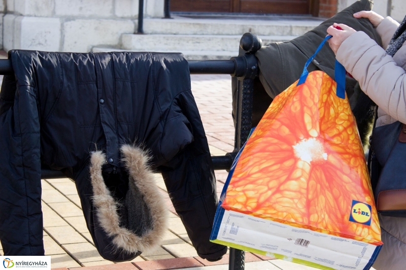 Ruhaadomány - fotó Szarka Lajos