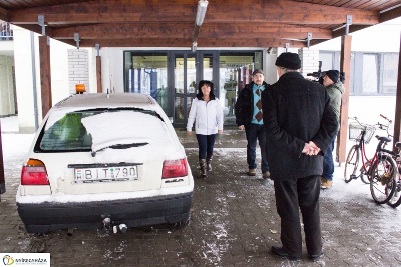 Ruhaadomány rászorulóknak - fotó Szarka Lajos