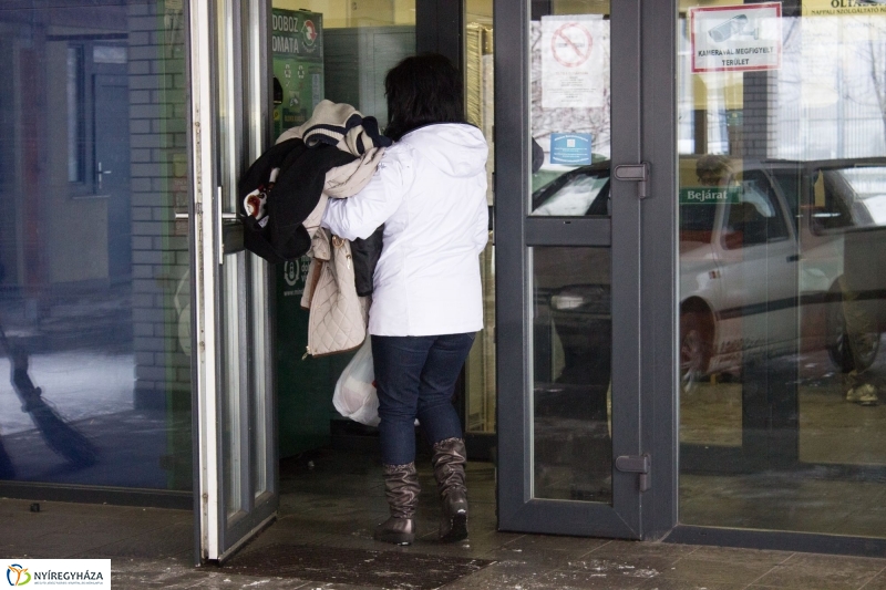 Ruhaadomány rászorulóknak - fotó Szarka Lajos