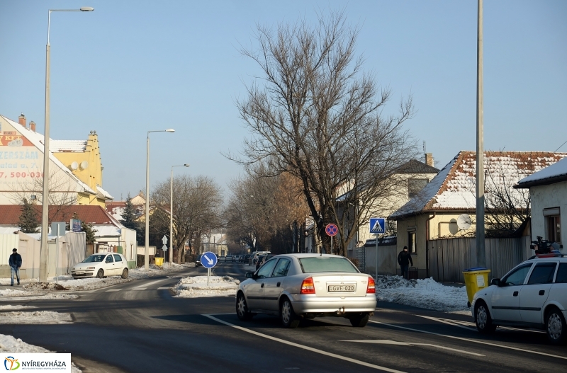 Szalagátvágás a Kígyó utcán