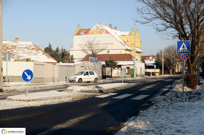 Szalagátvágás a Kígyó utcán