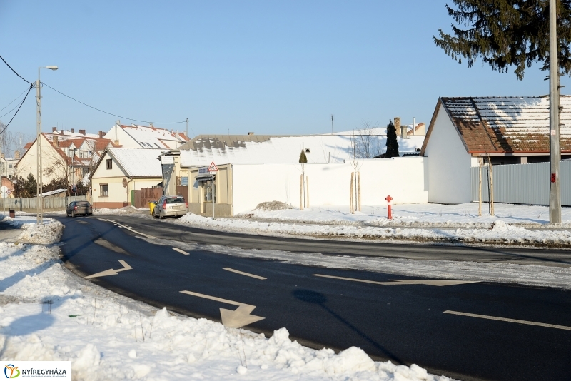 Szalagátvágás a Kígyó utcán