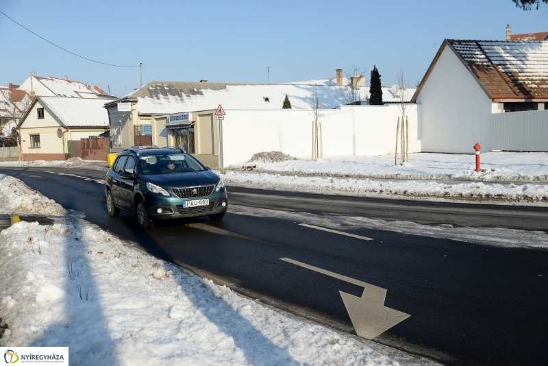 Szalagátvágás a Kígyó utcán