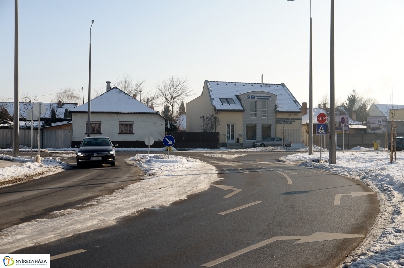 Szalagátvágás a Kígyó utcán