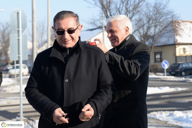 Szalagátvágás a Kígyó utcán