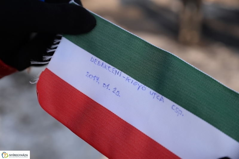 Szalagátvágás a Kígyó utcán