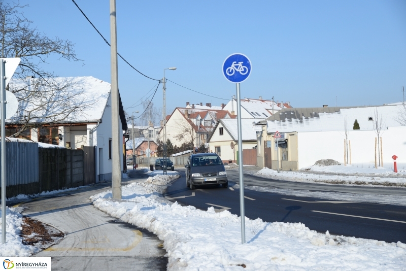 Szalagátvágás a Kígyó utcán