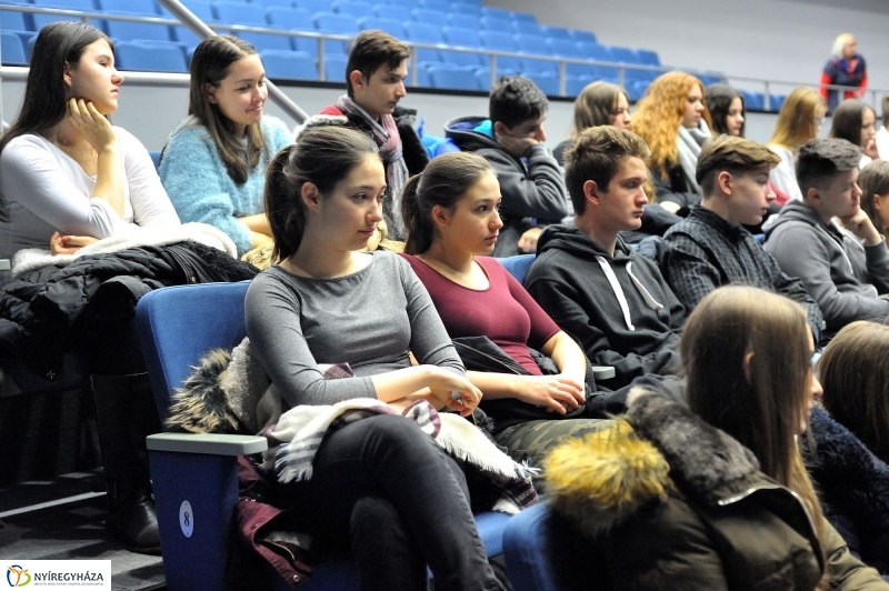 Rendhagyó irodalmi óra - fotó Szarka Lajos